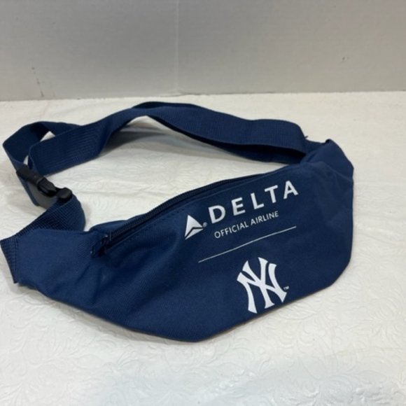 NY Yankees Delta Airlines Fanny Pack Waistpack Belt Bag Adjustable - Picture 1 of 5